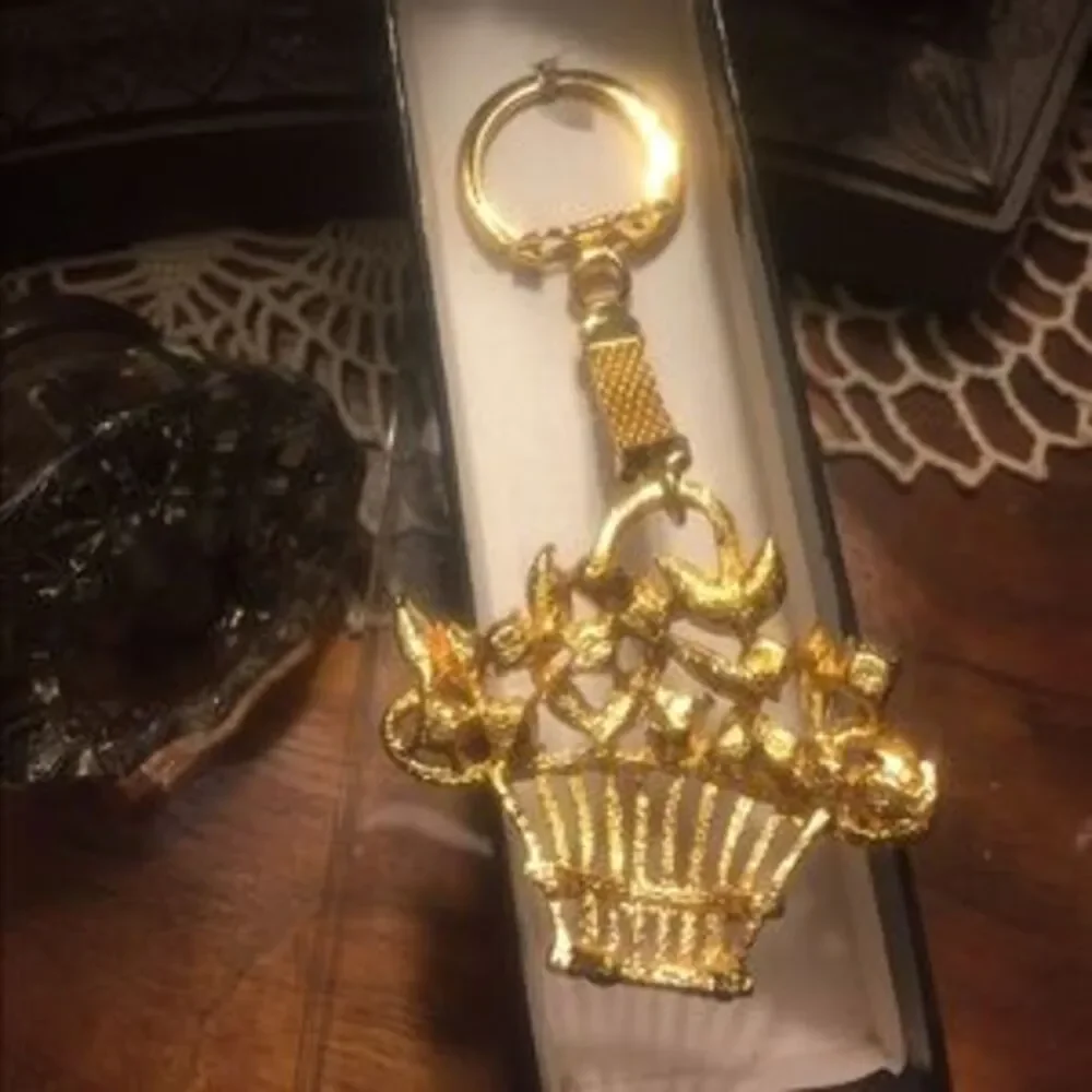 Vintage Basket of Flowers Keychain